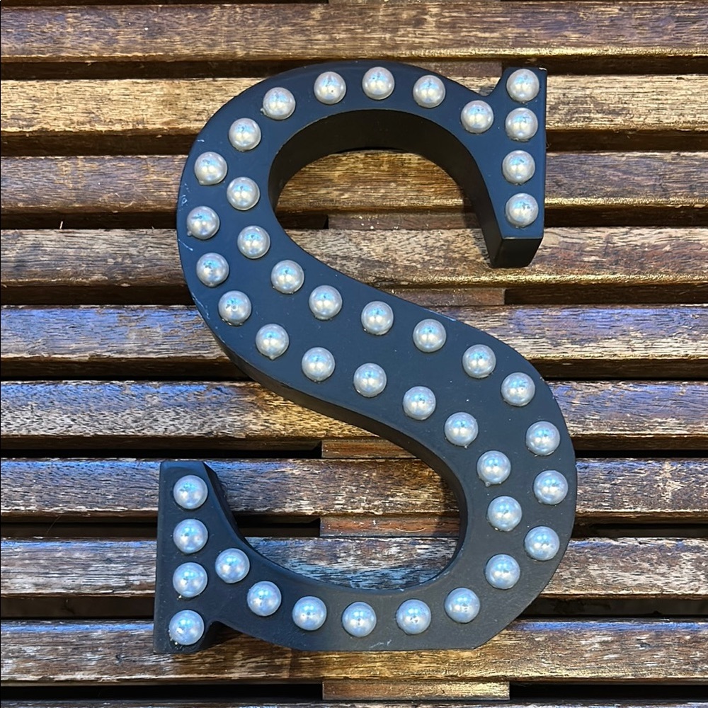 NWT Ashland “S” decor